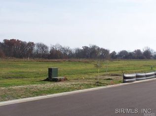 520 Wedgewood Ln, Trenton, IL 62293