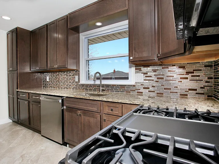 611 Kingsland Ave — Photo 23