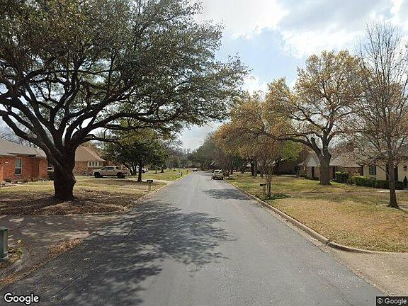 Exterior Neighborhood (street photo)