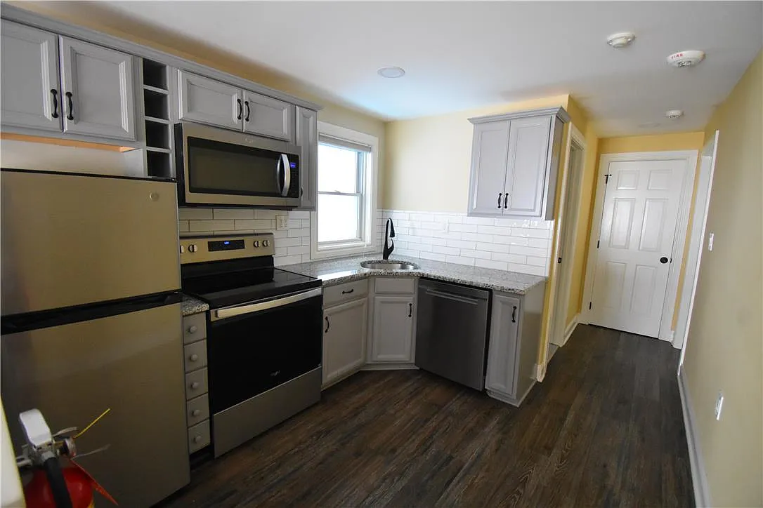 2 bed, 1.0 bath, 900 sqft, $1,400 — Photo 4