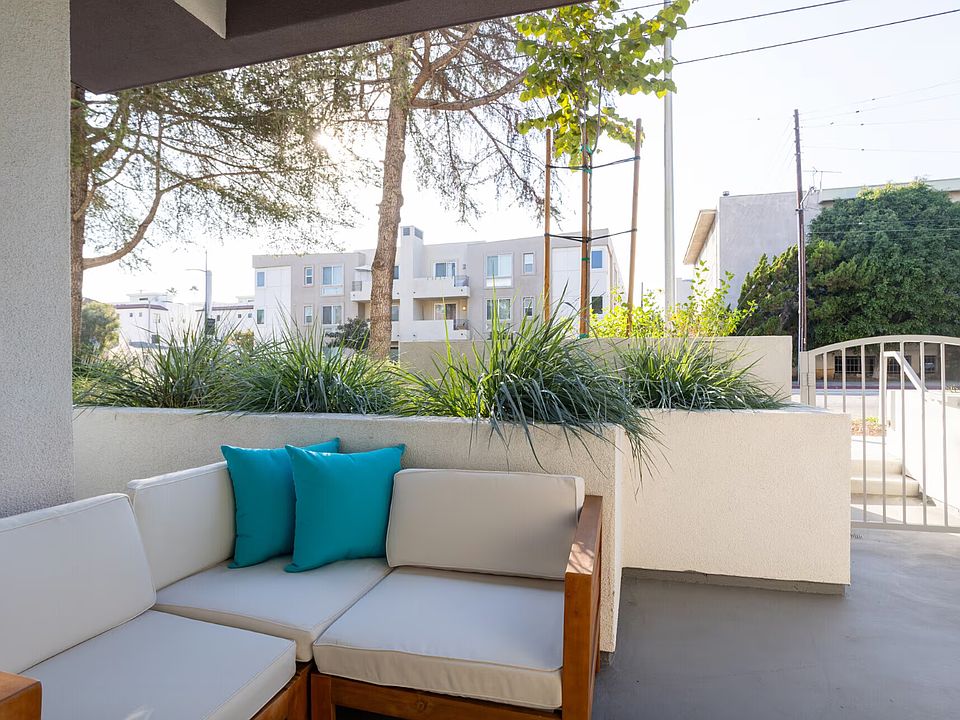 Some units feature gated private patios with access to Cahuenga