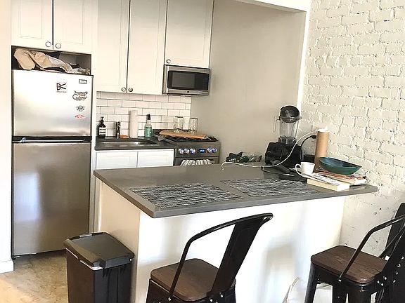 2nd image of 108 Perry St APT 1C