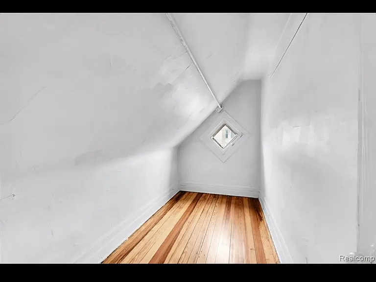 3166 Hanley St — Photo 8