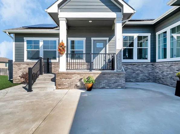 1238 E Prairie Hill Cir, Wichita, KS 67219