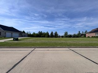 605 Cayman Way, Savoy, IL 61874
