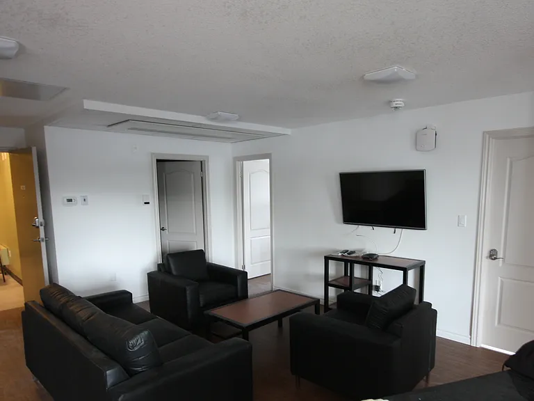 1100 Main St W #302-2 — Photo 5