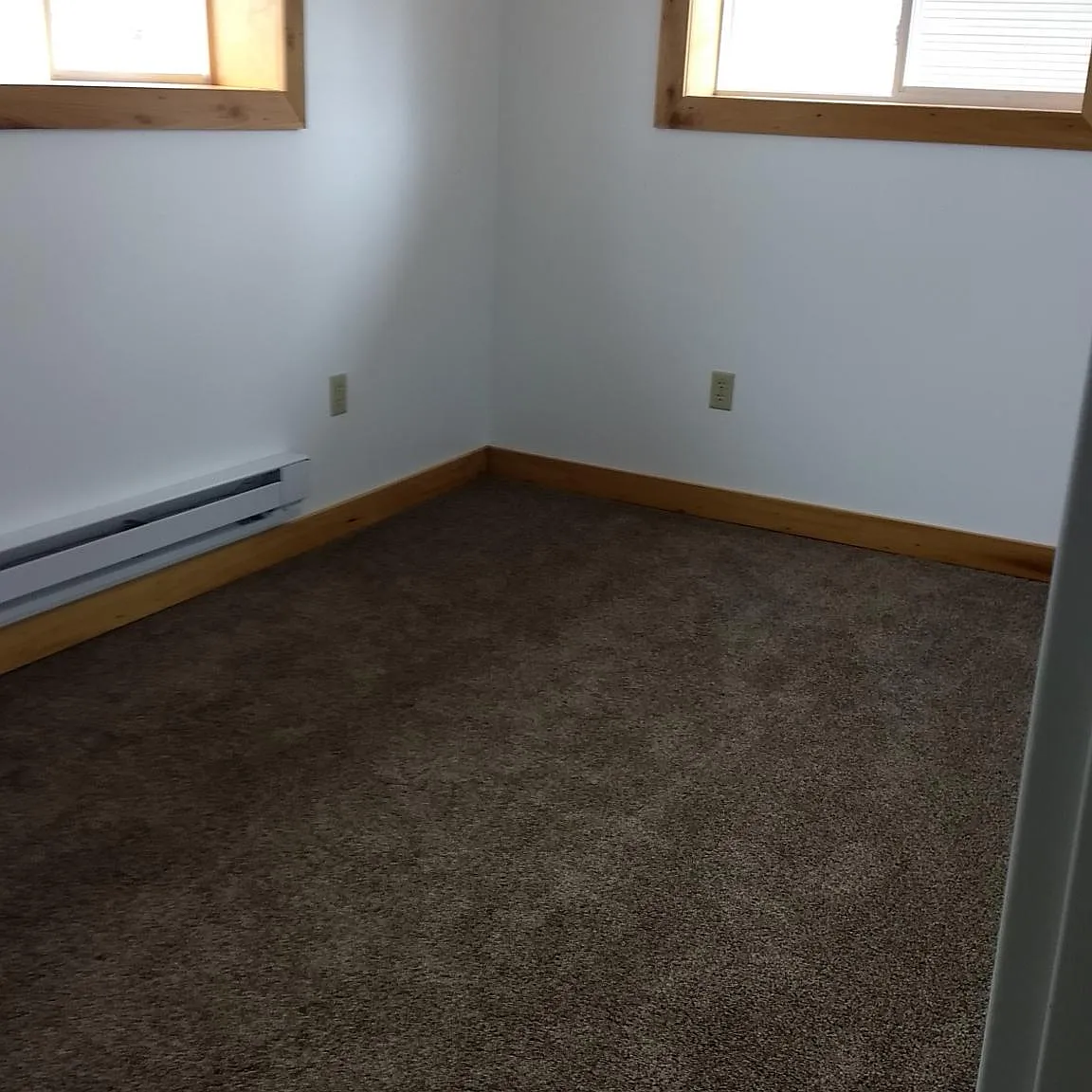3 bed, 1.5 bath, 1320 sqft, $1,100 — Photo 2