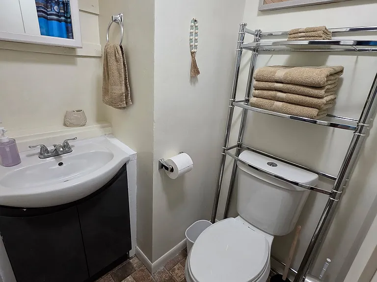 1511 N Pleasant St — Photo 10