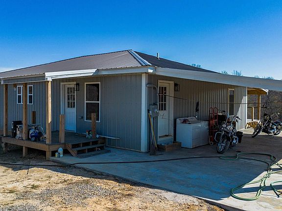 3rd image of 967 Sugar Creek Rd