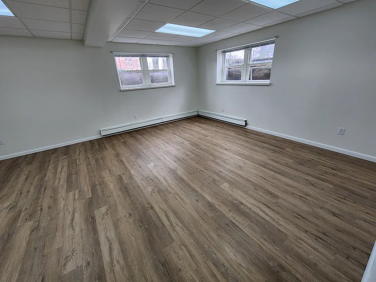 517 1st Ave S #3 — Photo 6