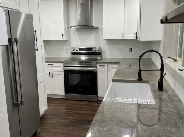 200 S 2nd St #4, Petersburg, AK 99833