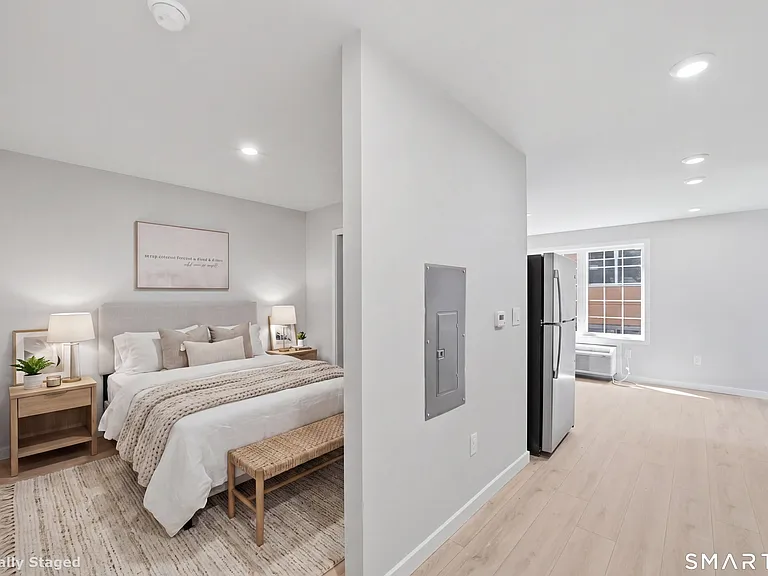 589 Bedford St #301 — Photo 10