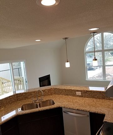 4th image of 2135 Blueridge Dr