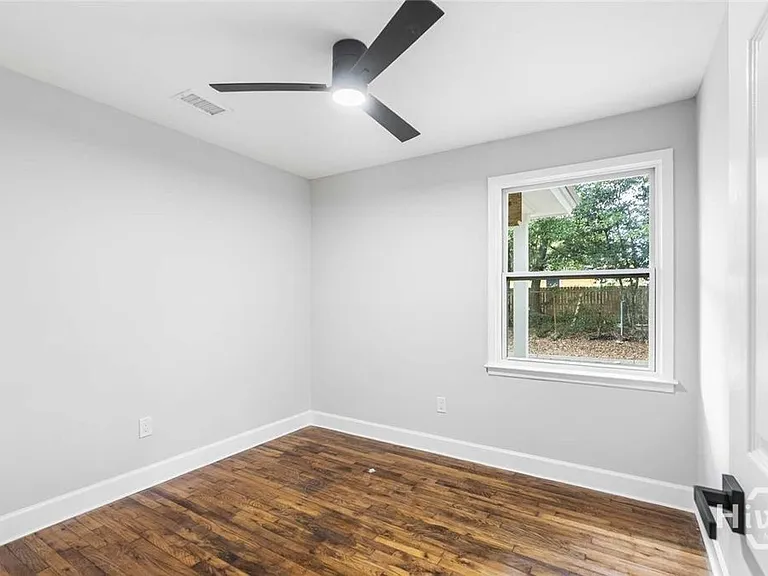 2102 Auburn St — Photo 17