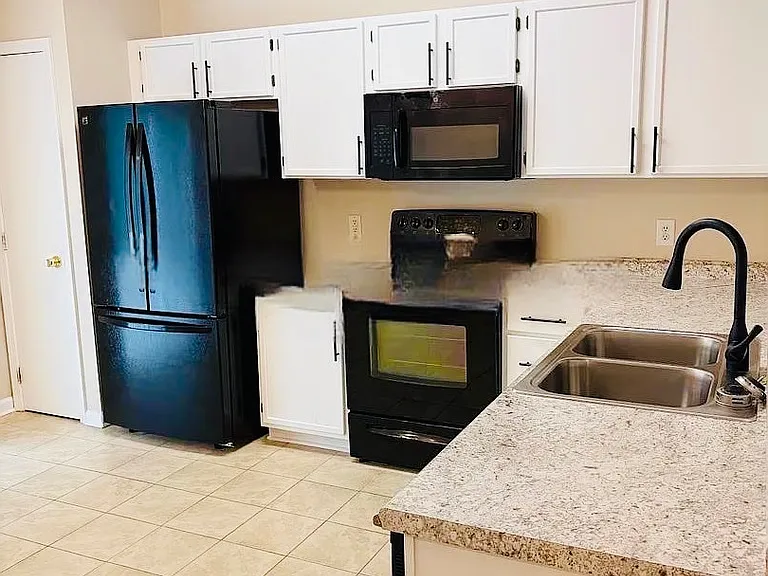 208 Purple Leaf Pl — Photo 8