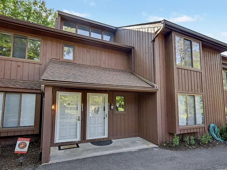212 Old Farm Ln — Photo 27