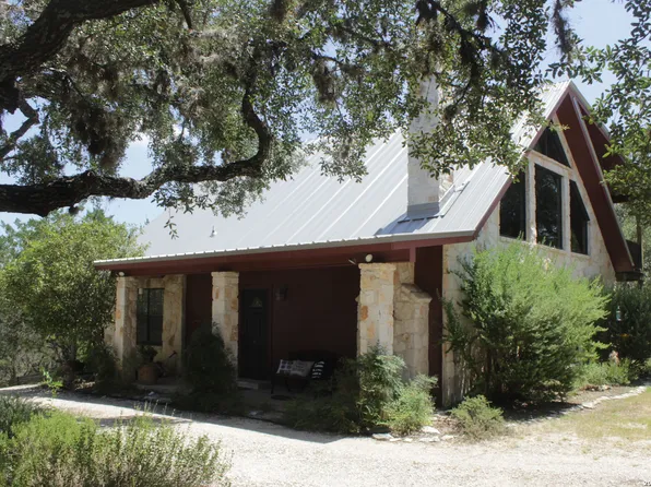 488 Rivertree Rd, Leakey, TX 78873