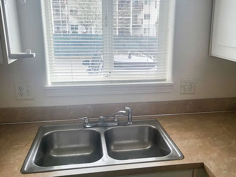 465 E Ellendale Ave — Photo 8