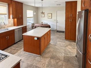 9 Courtenay Cir, Pittsford, NY 14534
