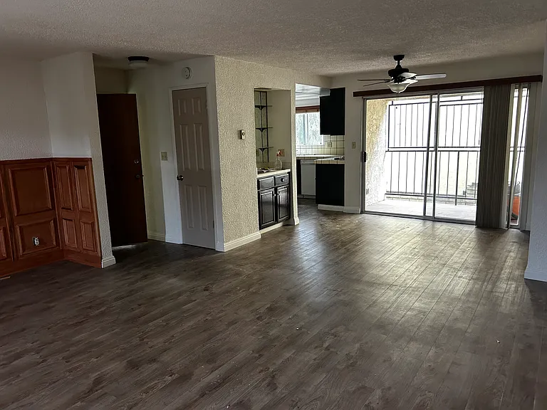 1179 W 11th St #2 — Photo 3