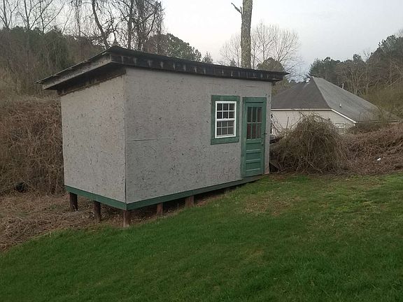 4th image of 104 Brown Dr