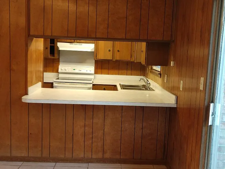 106 Valencia Dr — Photo 6