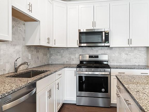 4th image of 120 University Ave Unit 311-2311