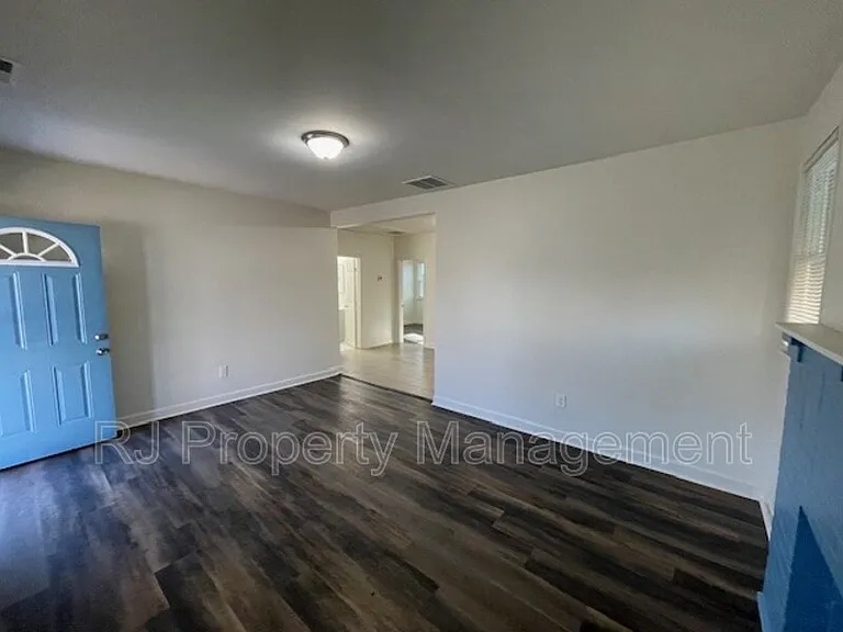 929 Birch St — Photo 16