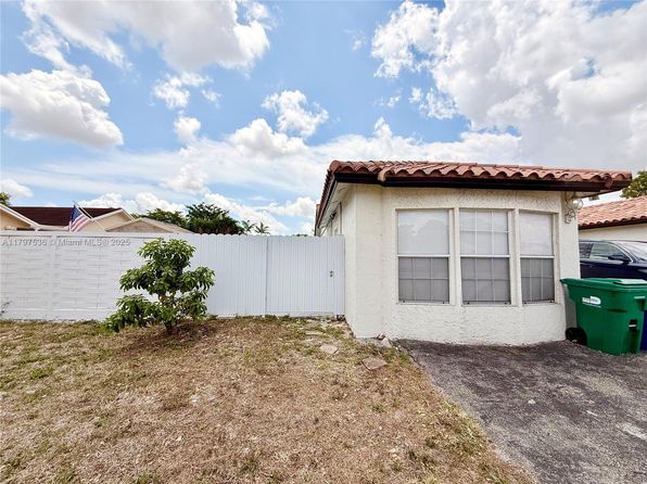 5730 NW 199th St, Hialeah, FL 33015