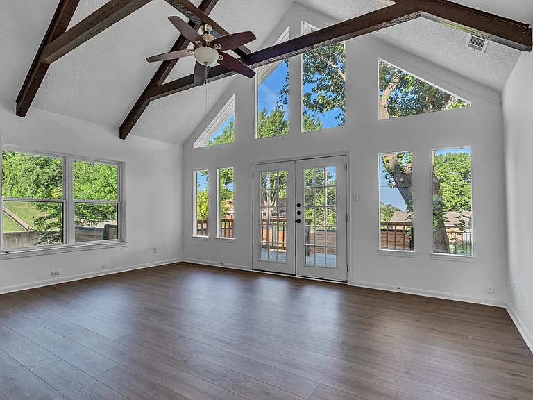 508 Whittle Way — Photo 6
