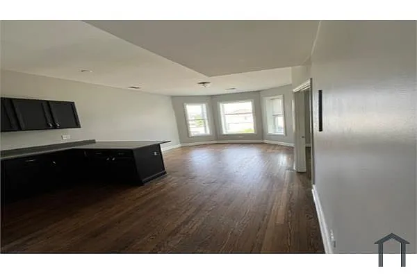 Building Photo - 437 W Marquette Rd #2
