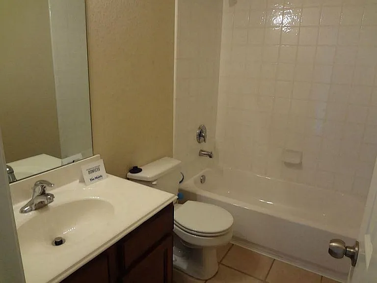 6027 Schaumburg Dr — Photo 16