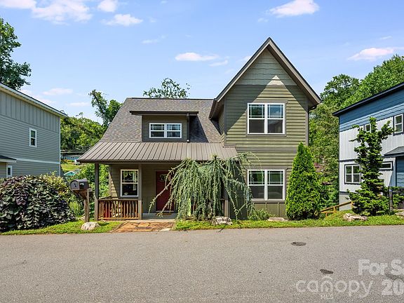 4th image of 35 Emmett Ln