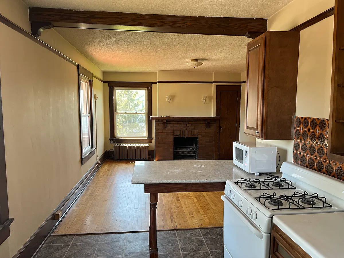 Building Photo - 644 N 7th St #2