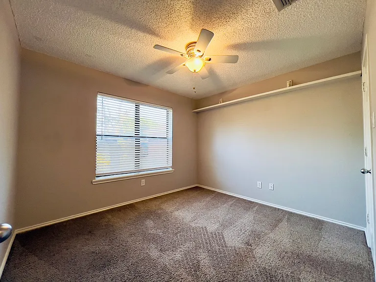 6904 Genoa Ave — Photo 14