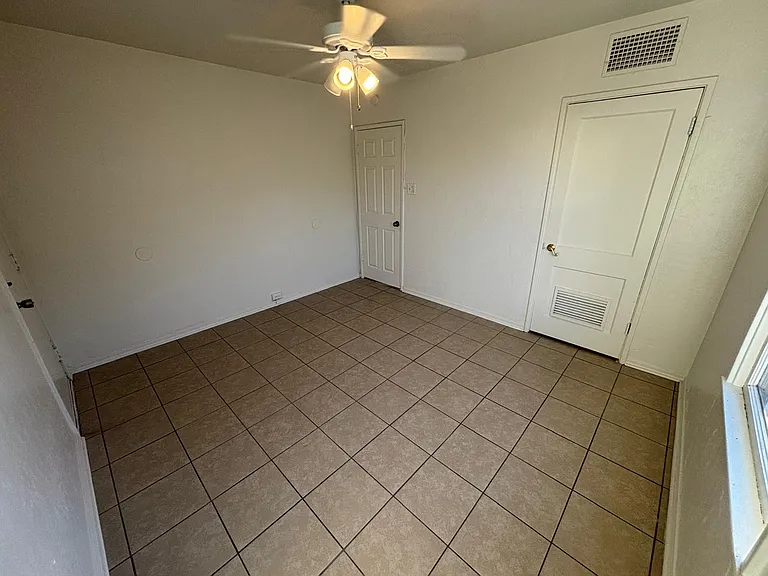 1461 S 6th Ave — Photo 17