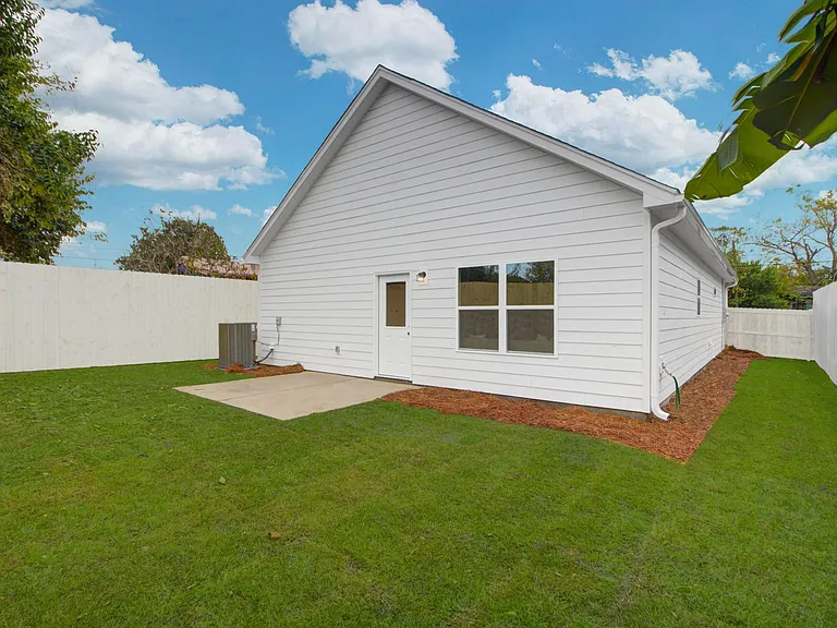 2304 Delano St — Photo 26