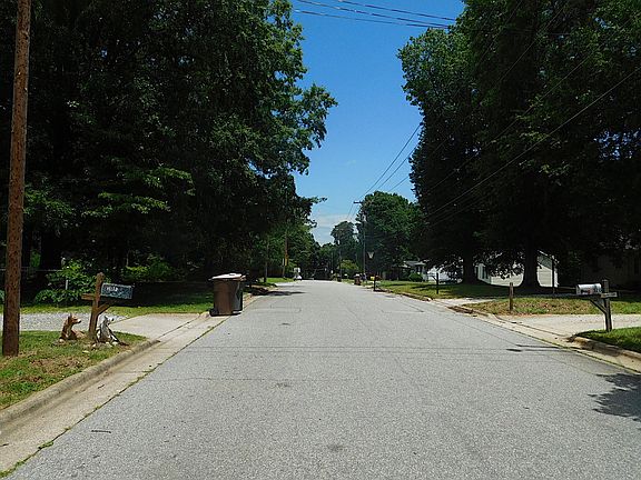 Exterior Neighborhood (street photo)