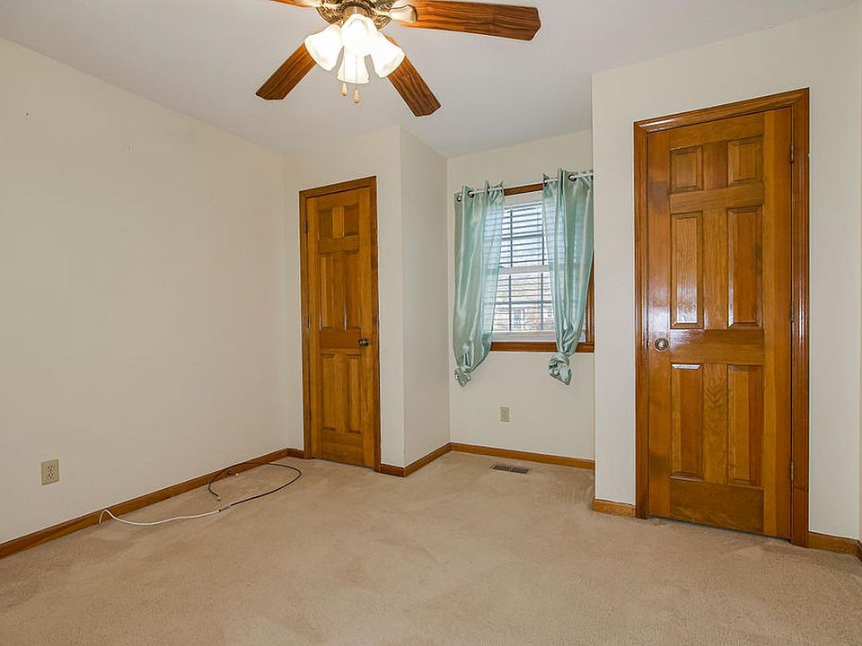 1st image of 815 E 118th Ter