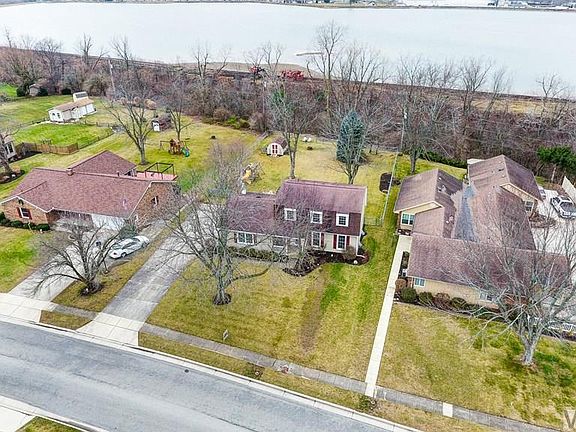 4th image of 843 Fenway Dr