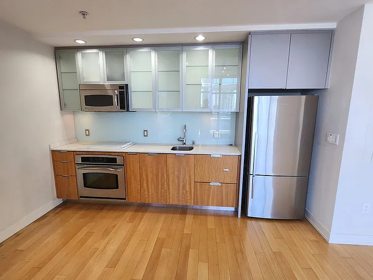 575 6th Ave #609 — Photo 1