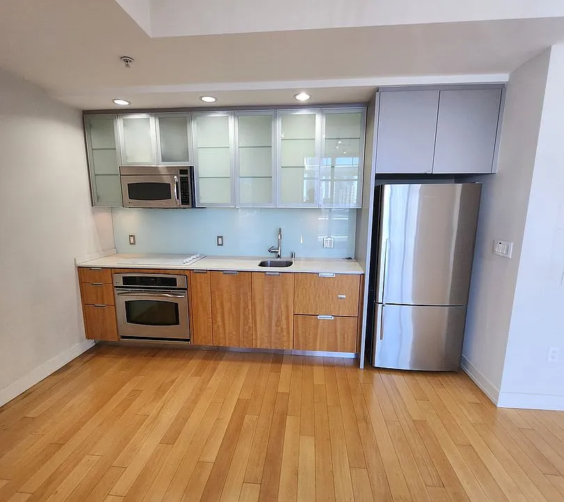 575 6th Ave #609