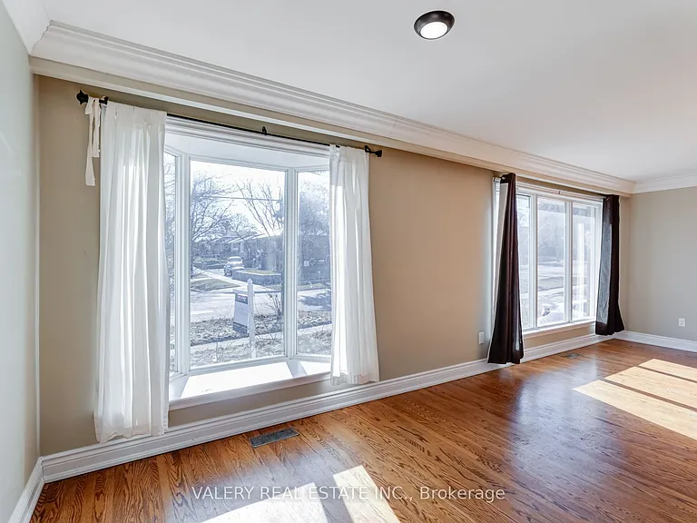 118 Dorcot Ave #MAIN — Photo 7