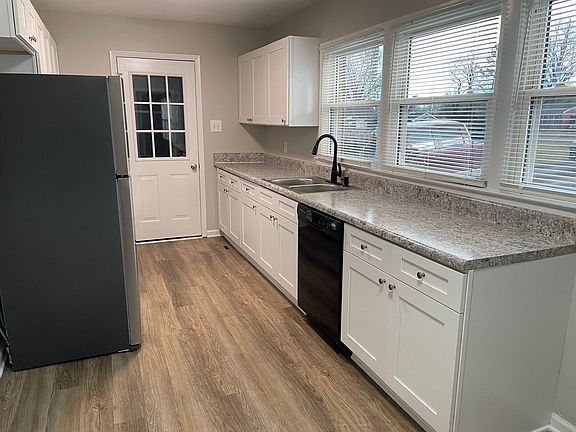 3rd image of 3705 Edgewood Dr