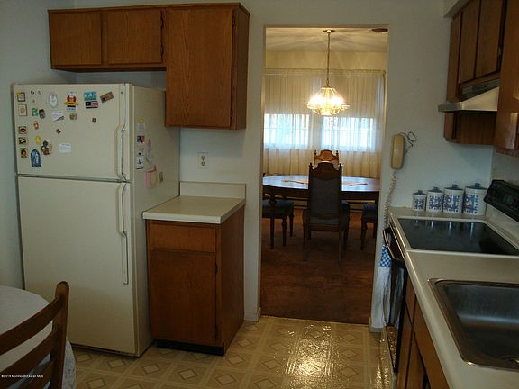 2nd image of 25 Attleboro Lane