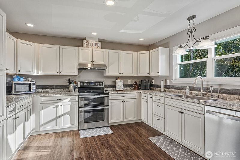 4th image of 800 N 23rd Avenue