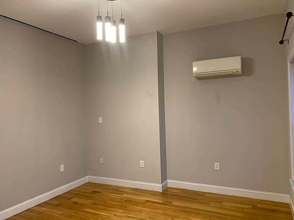 3rd image of 109 Vernon Ave #4
