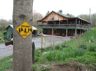 140 Four Oaks Ln, Lewisburg, WV 24925