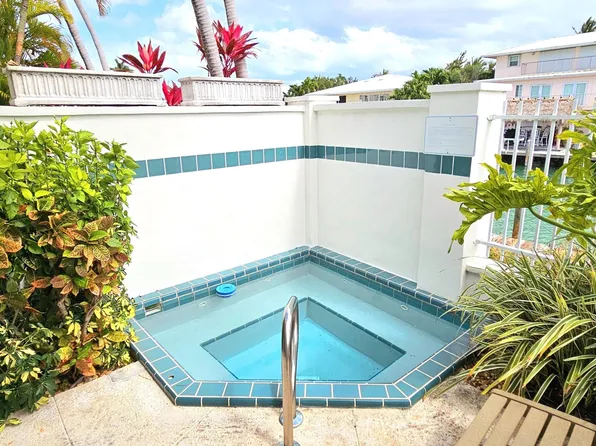 7005 Harbor Village Dr, Duck Key, FL 33050