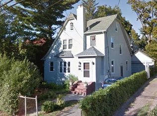 46 Glenwood St, Great Neck, NY 11021